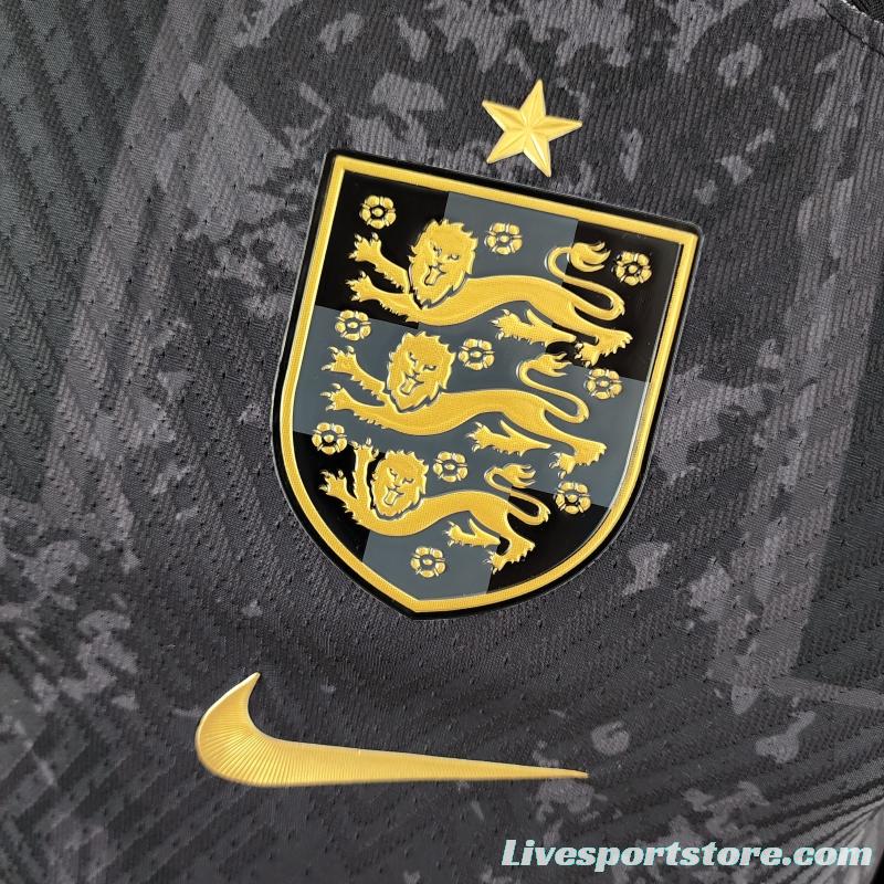 Player Version 2022 England Black